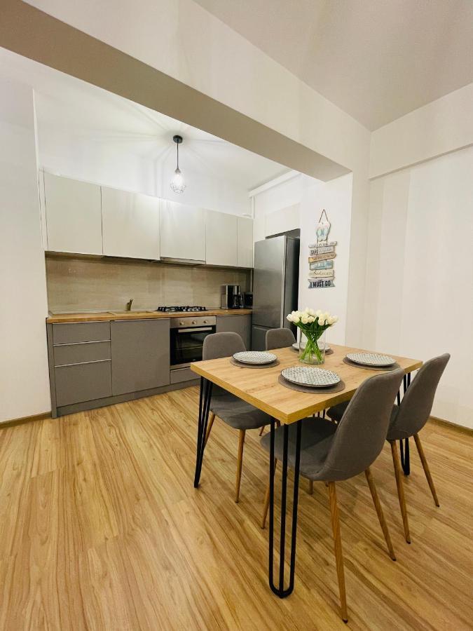 Royal Moonlight Apartment Мамая Екстериор снимка