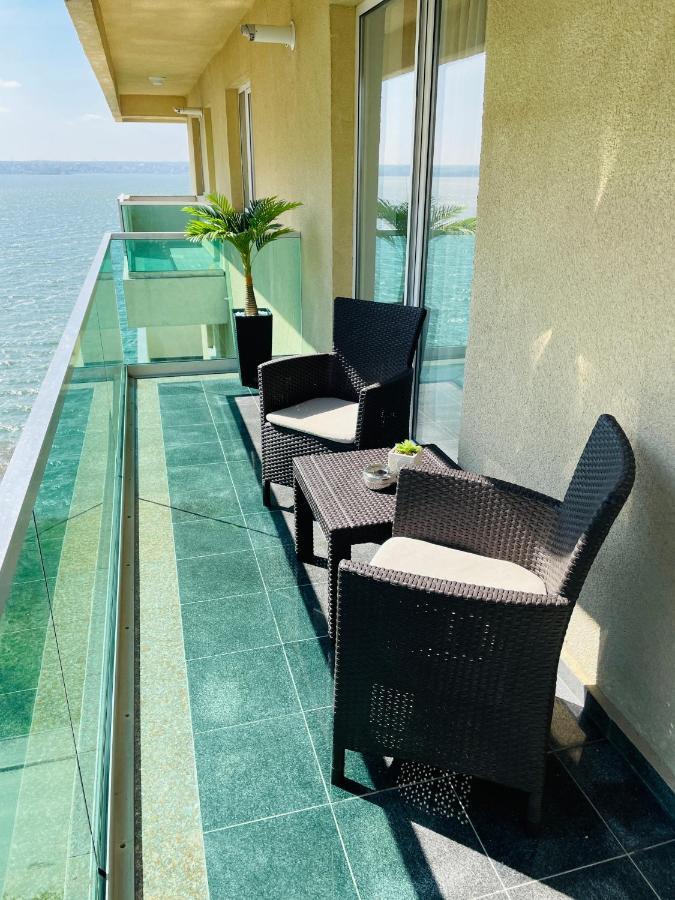 Royal Moonlight Apartment Мамая Екстериор снимка